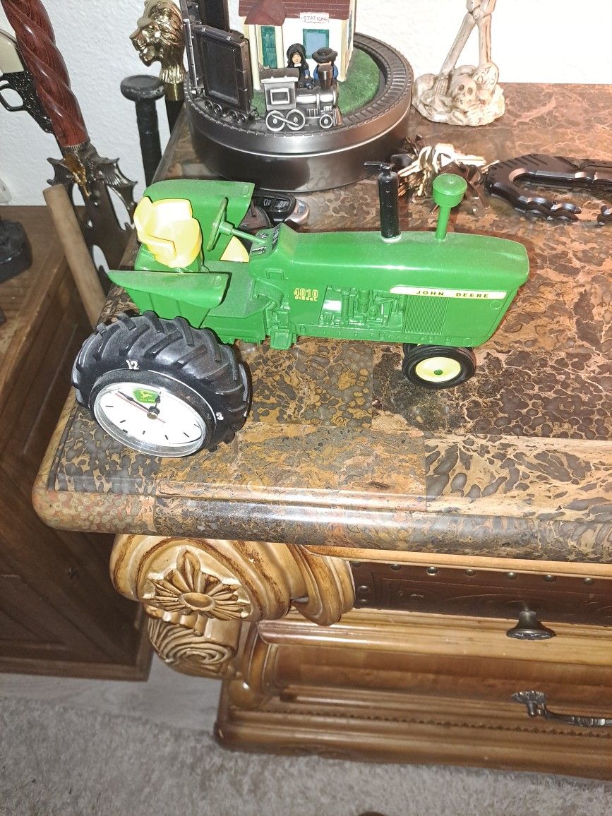 John Deer 4010 Clock  Tractor In Excellent Condition. 