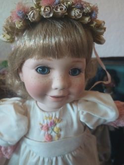 BABY DOLL ANTIQUE STANDING !!