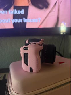 Canon camera eos r100