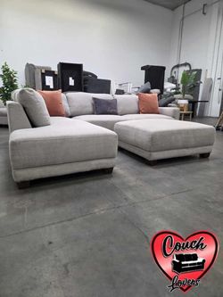 ‼️Liquidation Sale‼️ Raylin Fabric Sectional(Free Delivery)