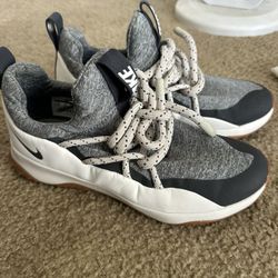 Nike Shoes Size 9