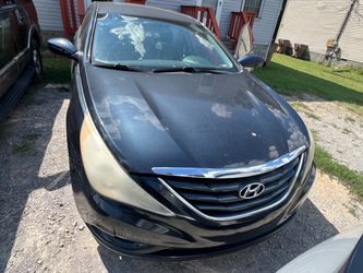 2013 Hyundai Sonata – Runs – $700 OBO