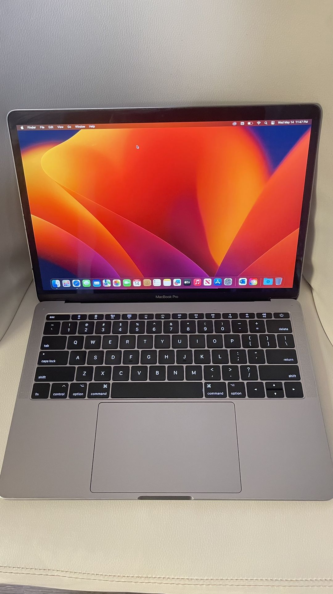 MacBook Pro 13”  2.3GHz Iris Plus 
