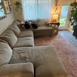Sectional Couch W/ Chaise 