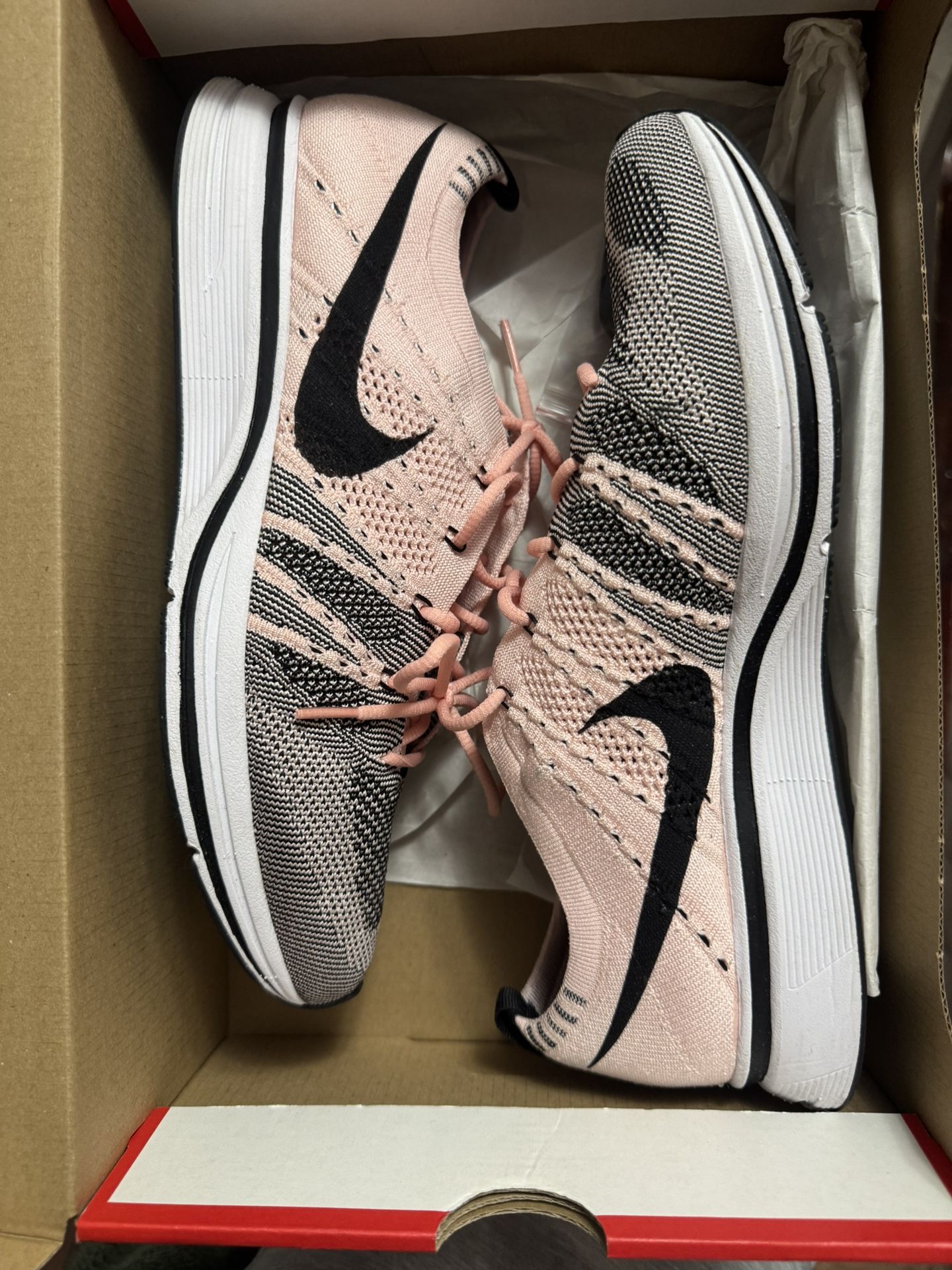 WORN ONCE NIKE FLYKNIT TRAINER SIZE 9.5 SUNSET