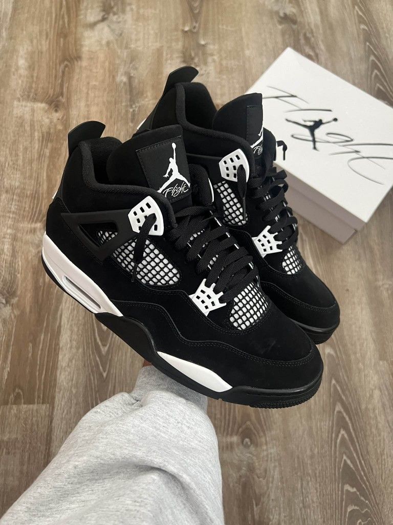 Jordan 4s White Thunder