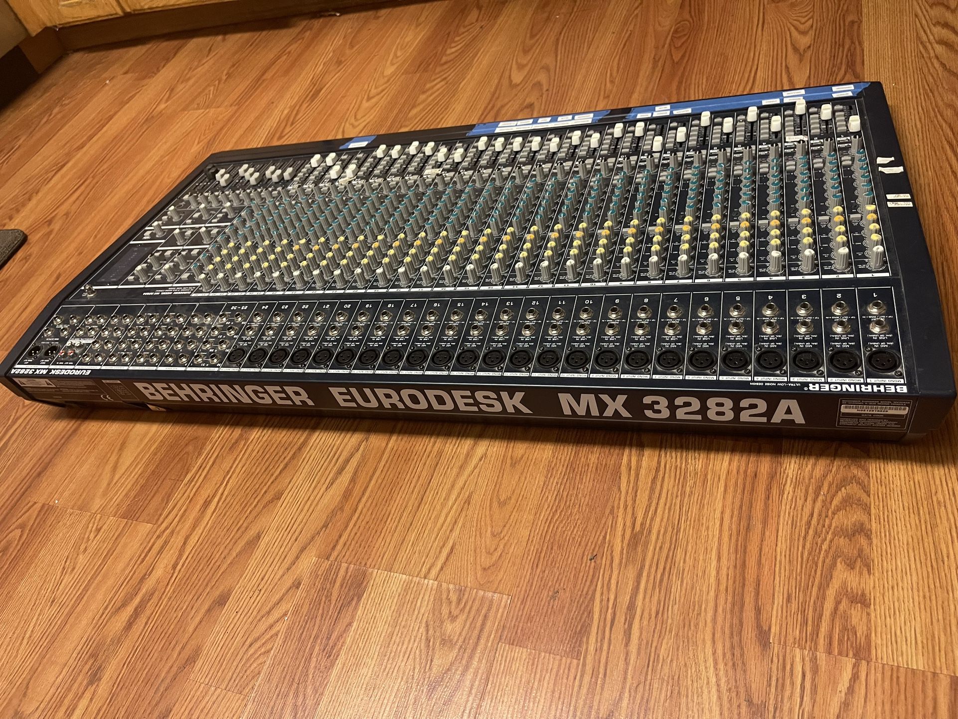 Behringer Europe’s MX3282A Power Mixer