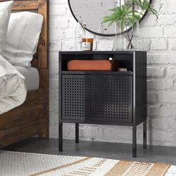 Zander 19'' W Metal Nightstand