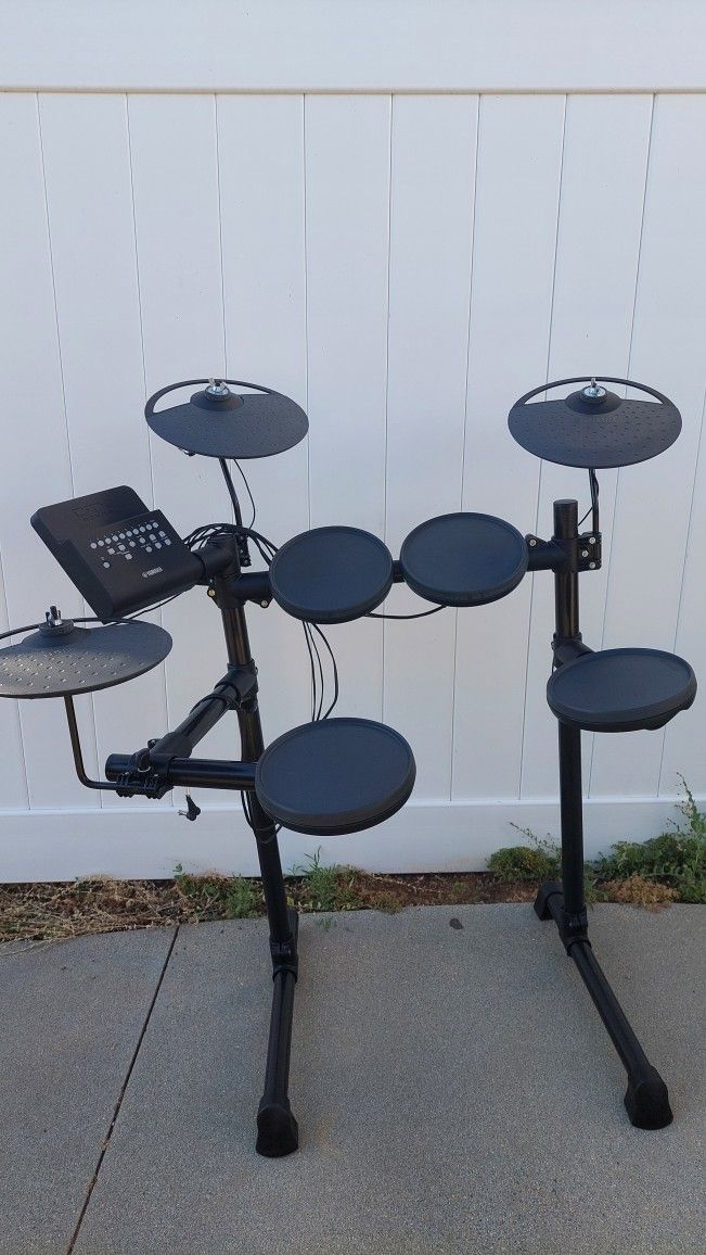 YAMAHA DRUM SET. Electronic