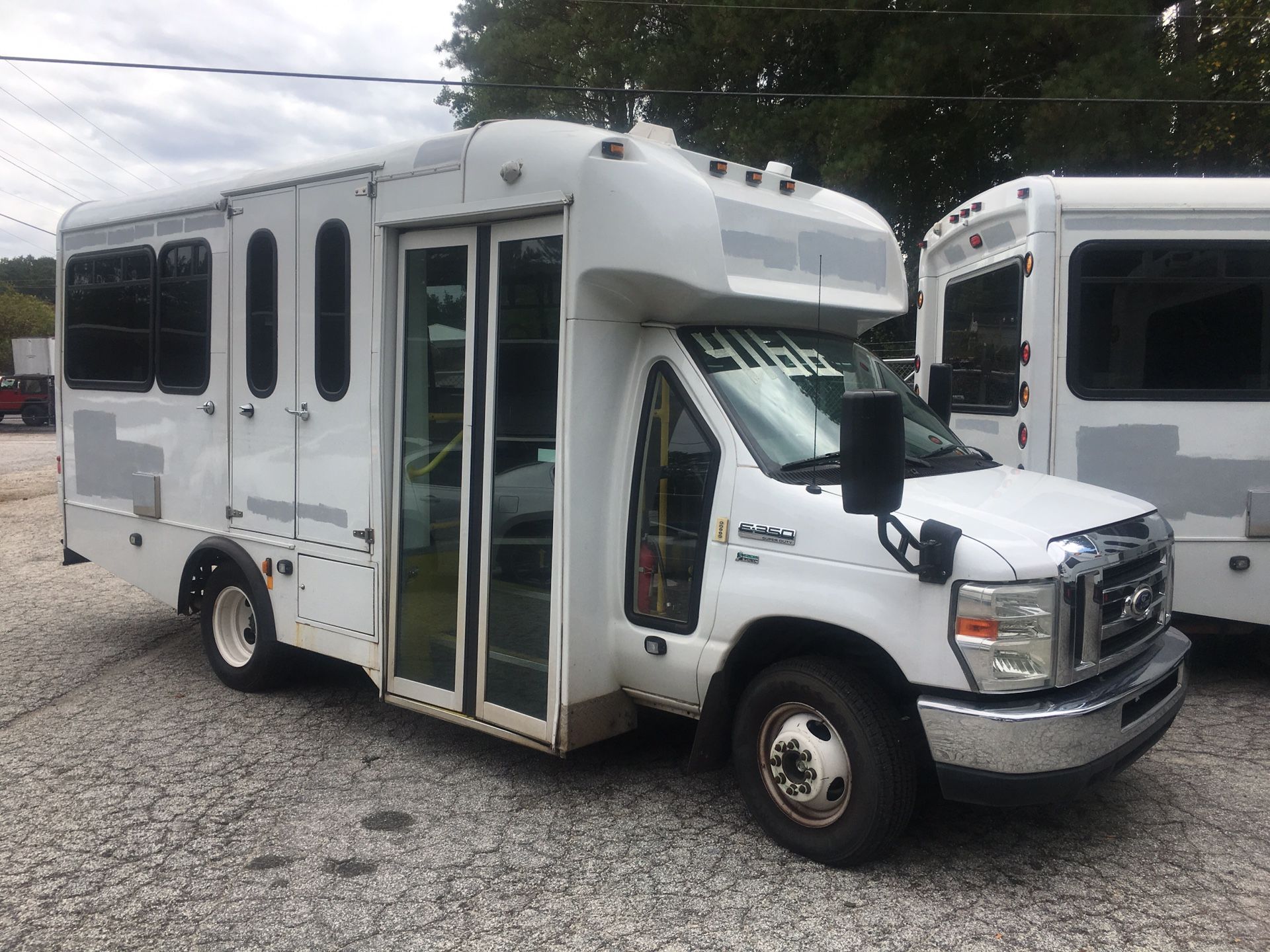 2014 Ford e350 mini bus