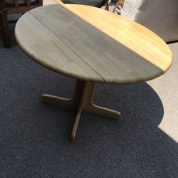 🥰ROUND DINNER TABLES- ONLY- SOLID WOOD-FOLDABLE SIDES  AND OTHER DINNER TABLES $199 EACH🥰