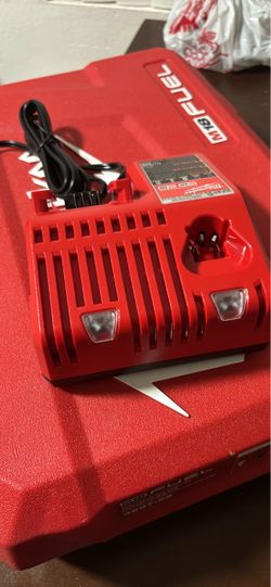 Cargador Milwaukee M18