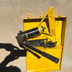 Hydraulic pipe bender