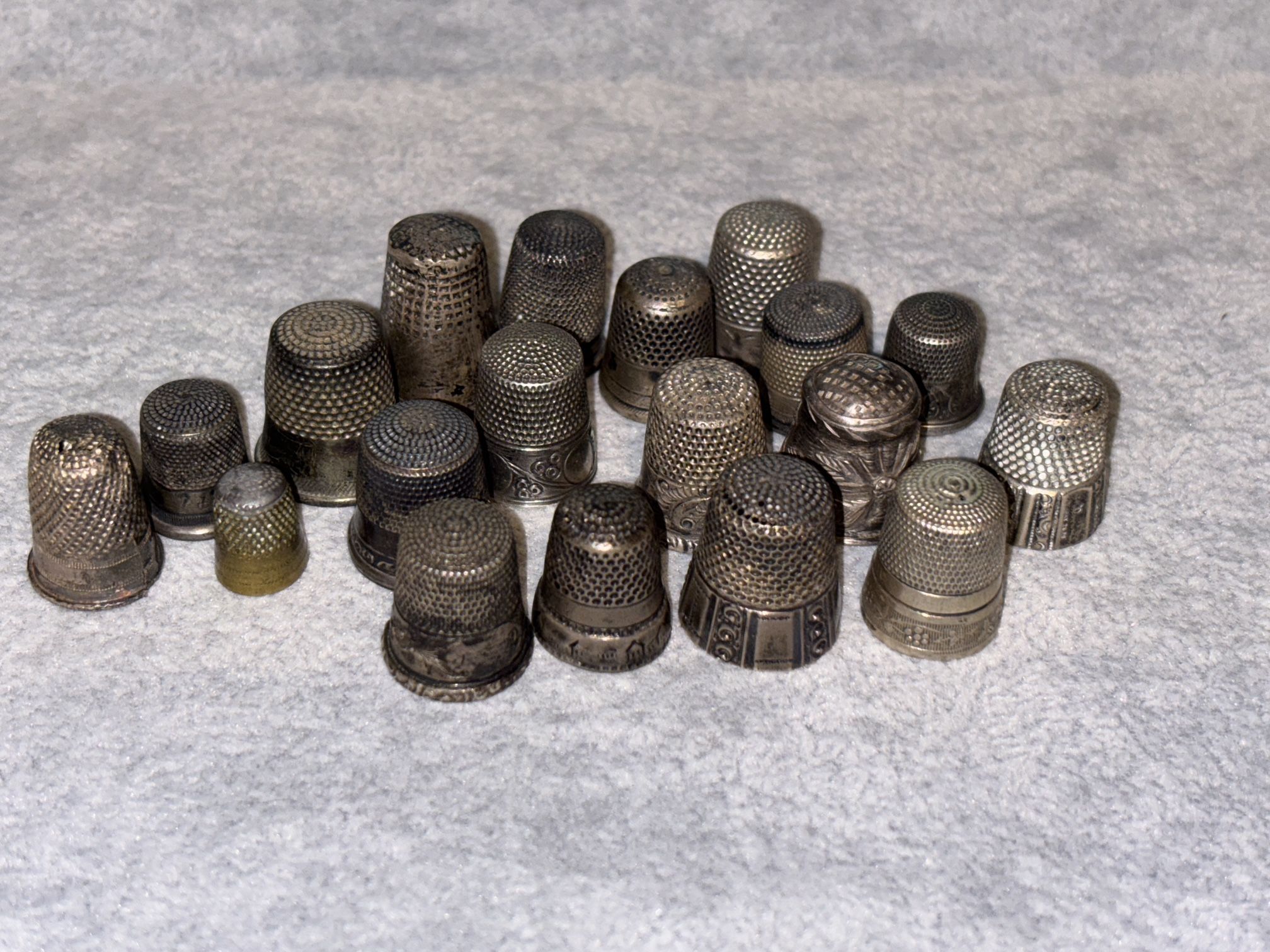 Lot Of 19 Thimbles Silver Ect Vintage Old 