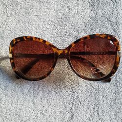 Jessica Simpson Sunglasses 🕶