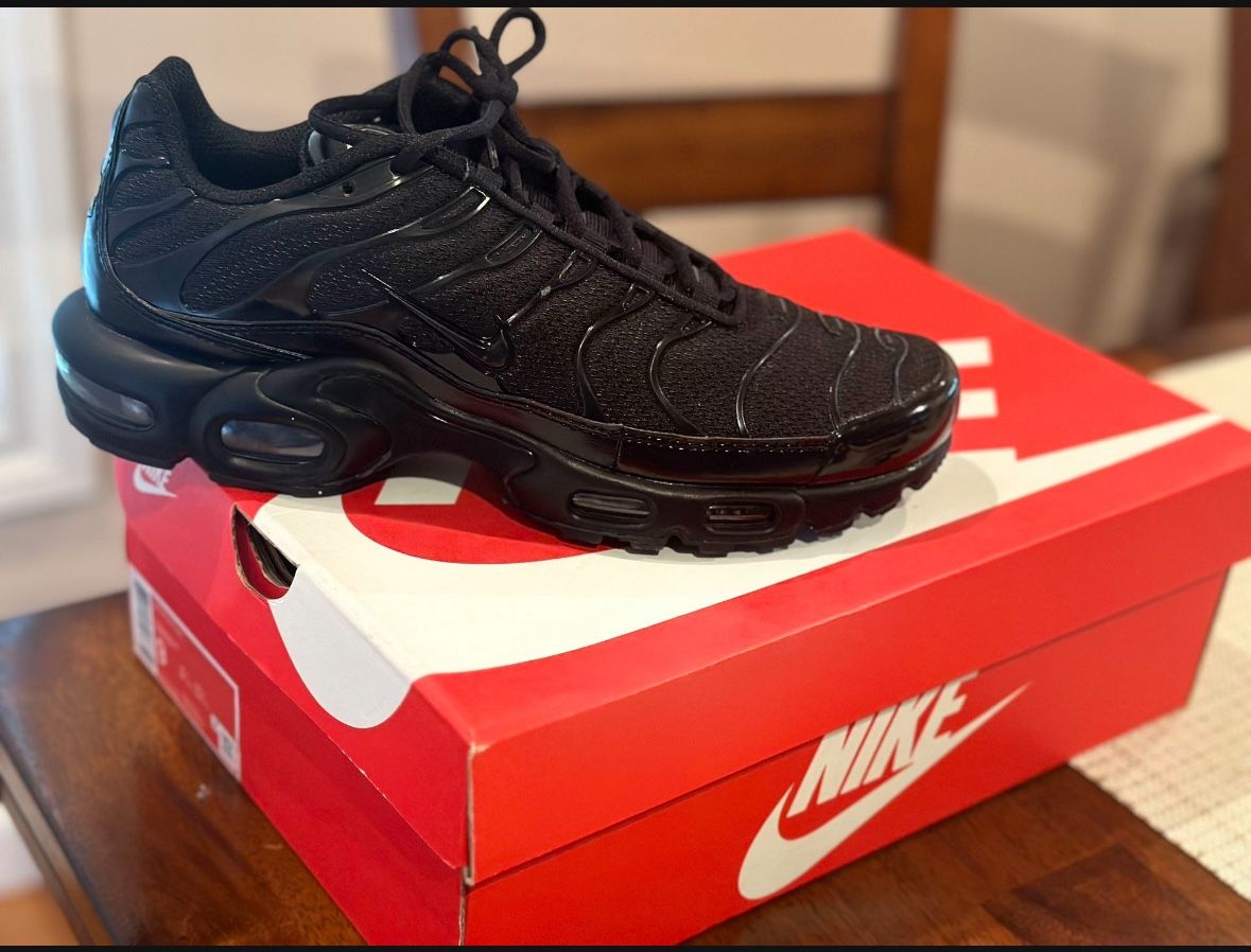 NIKE AIR MAX PLUS Size
