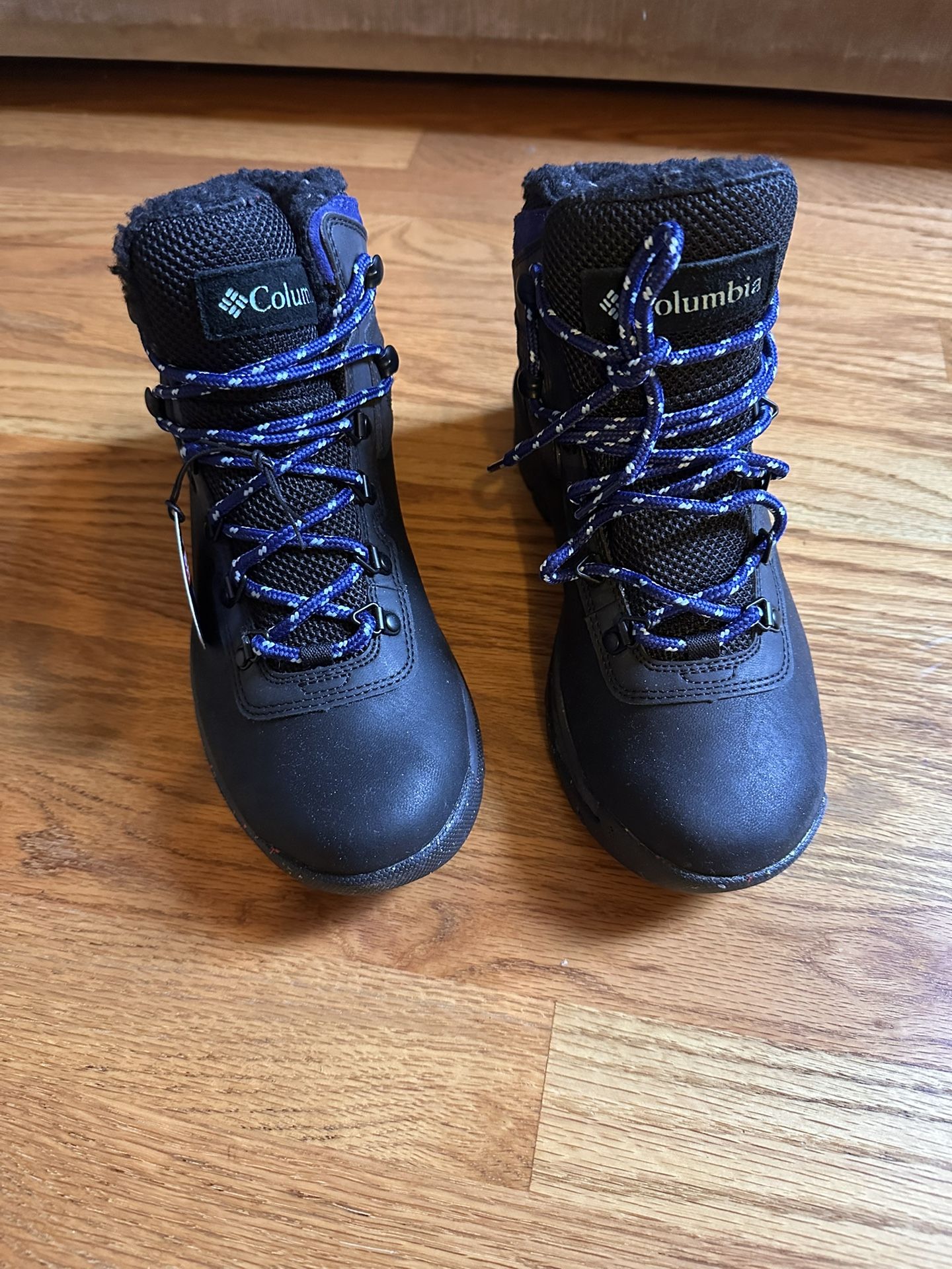 Columbia Omni Heat Women’s Insulated Hiking Boots 