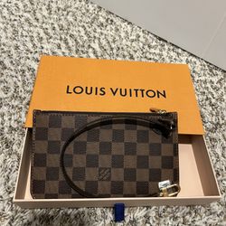 BRAND NEW AUTHENTIC LOUIS VUITTON POUCH