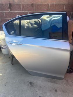 RIGHT PASSENGER SIDE REAR DOOR 2014 HONDA ACCORD (SILVER) WITH HINGES.