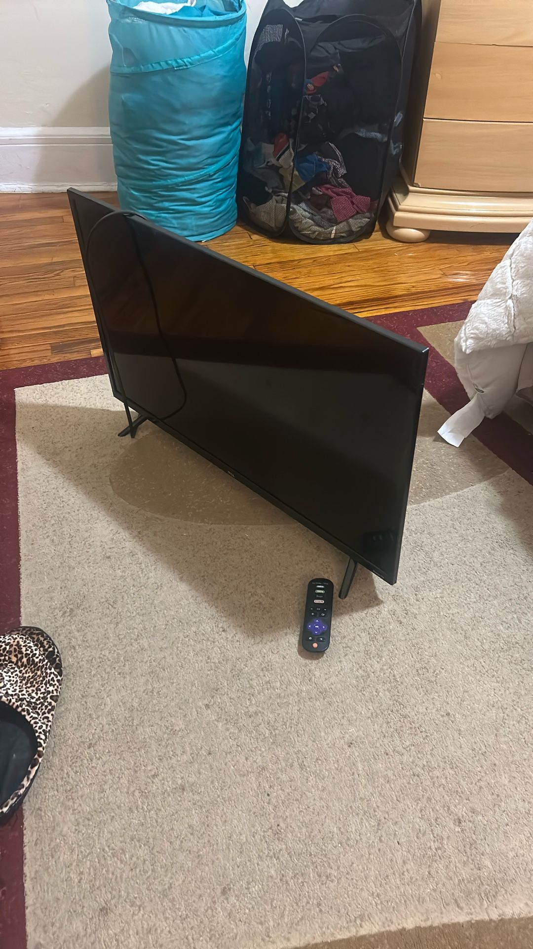 32-inch TCL Roku TV (1080p Full HD) from the S321 series