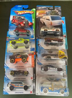 Hotwheels. 10 cars. 8 Treasure hunts. Various years.