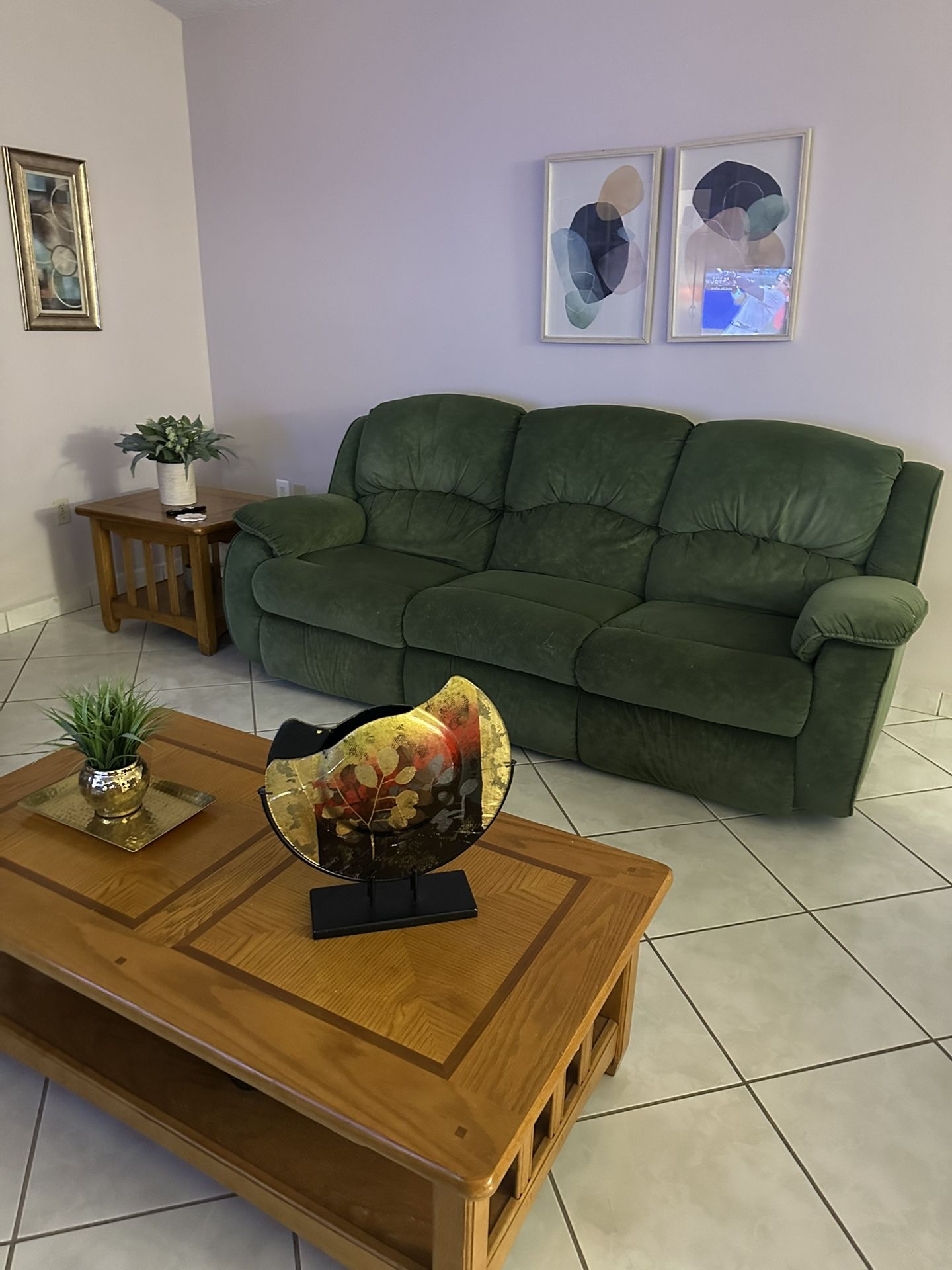 Hunter Green Reclinable Sofa Set With Coffee Table