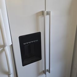  Frigidaire Large White Duplex 