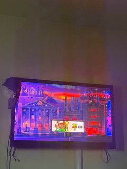 Flat Screen TV no stand on wall 40”