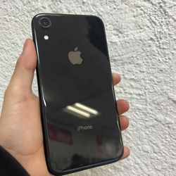 iPhone XR 64GB UNLOCKED 