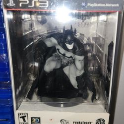 2011 Playstation 3 Batman: Arkham City Collector's Editions/ Statue & Game