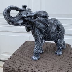 The walking elephant Statue