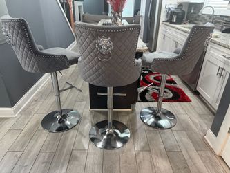 ✨ Set of 3 Glamorous Gray Quilted Barstools – Excellent Condition ✨