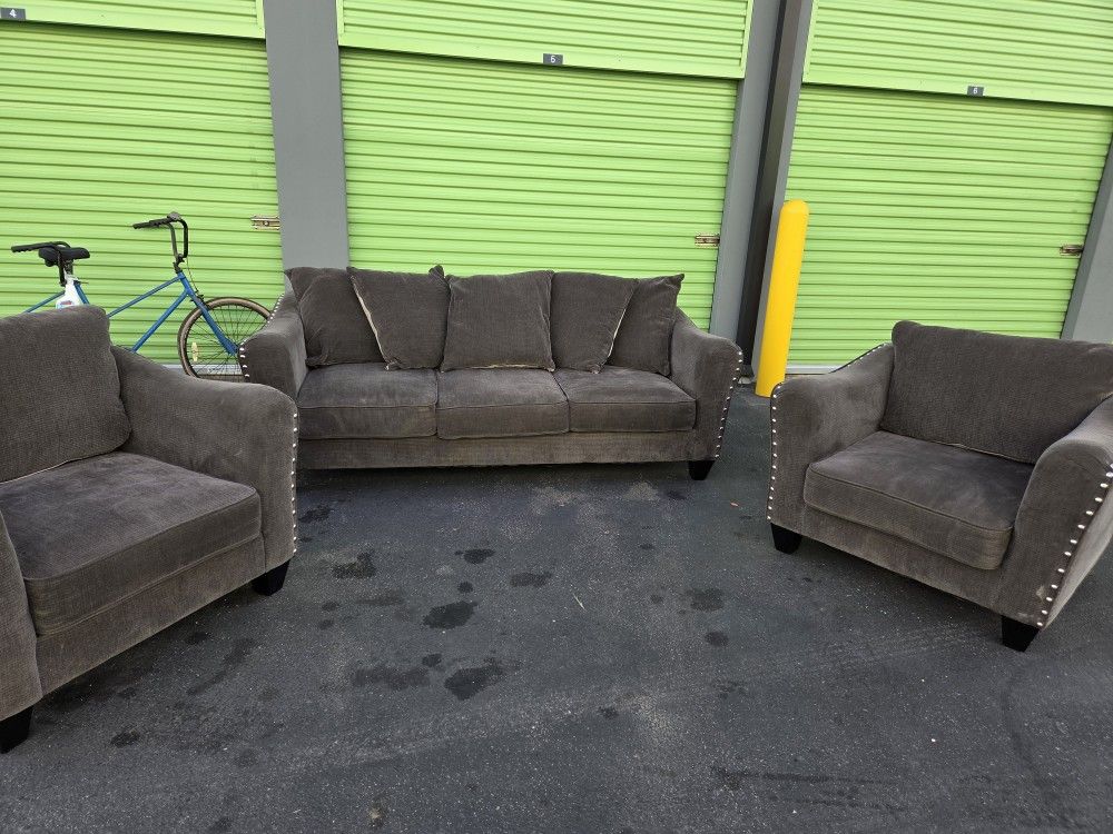 🍃Amazing Sofa Set( STAGING FROM MODEL HOME)🕊