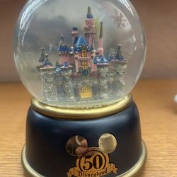 Disney 50th anniversary Snow White Castle Snow Globe W/ Music Box. RARE 