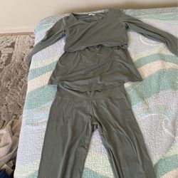 Women’s Clothing Bundle 