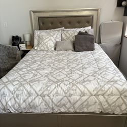 Queen Bed Set – Includes Headboard, Footboard, and Box Spring