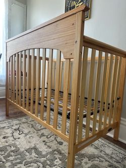 Beautiful Solid Wood Baby Crib – Mint Condition (No Scratches) Description (م