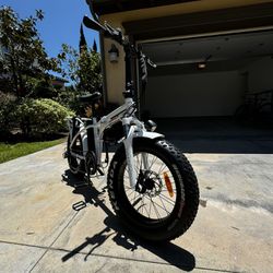 DJ E Bikes Folding E Bike with New $500 Battery!