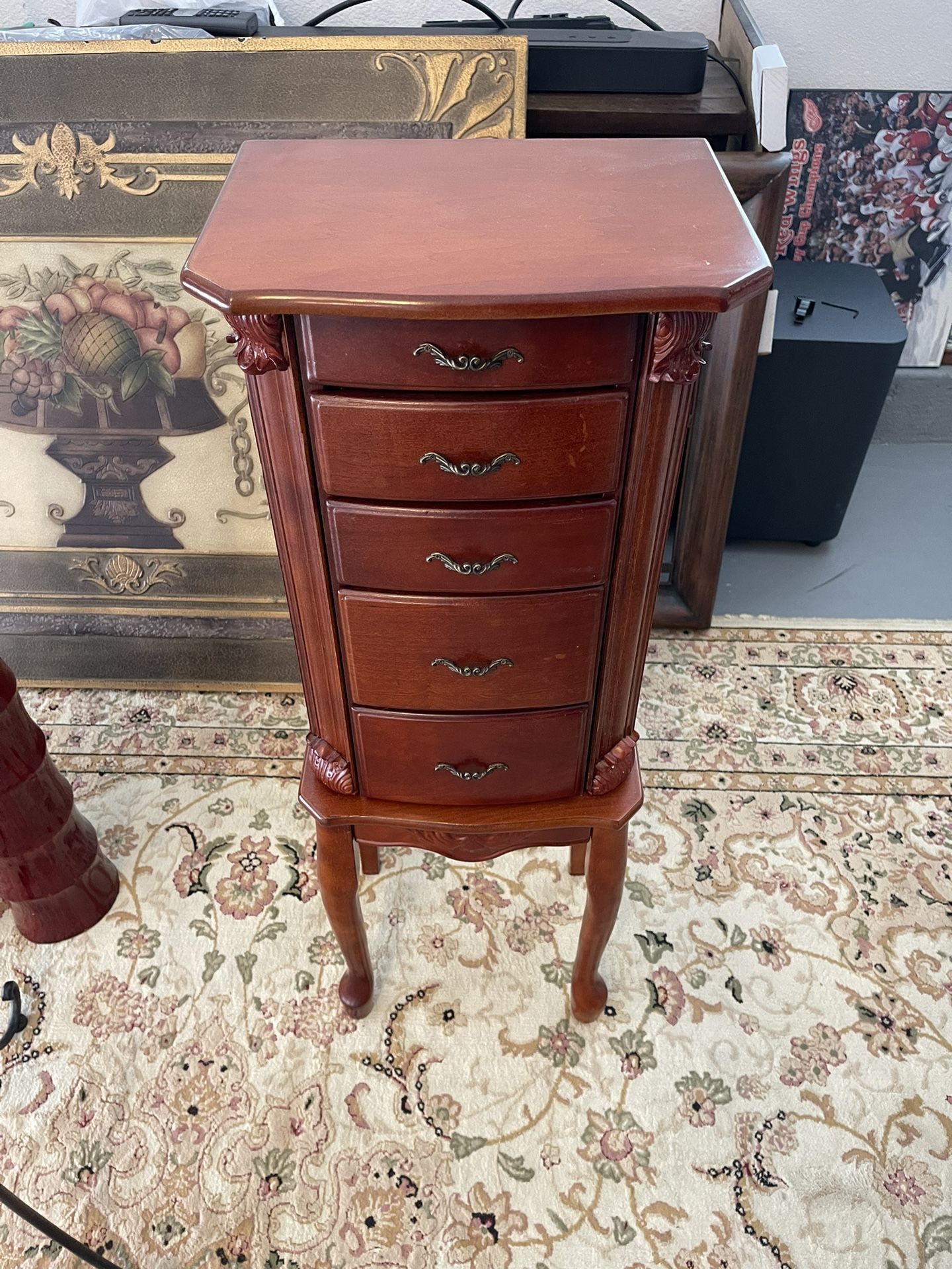 Jewelry box