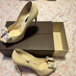 Louis Vuitton Cream Patent Leather and Damier Azur Canvas Damia Peep Toe 