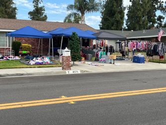 Yard sale today 🛍️ until 12pm