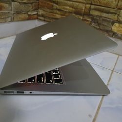 Apple MacBook Air 13” I5/8GB/256GB SSD $180