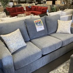 Gorgeous  Sleeper Sofa 👍💛 Free Delivery 😀 Free delivery 📦 