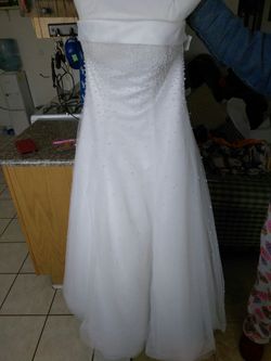 **** WEDDING DRESS ****