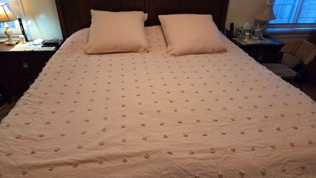 Luxury King Size Bedspread &2 Pillows