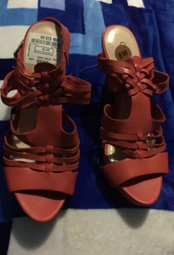 Guess coral red heels