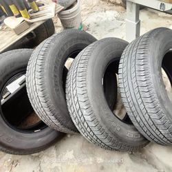 4- BridgeStone Dueler H/T - 265/70/17