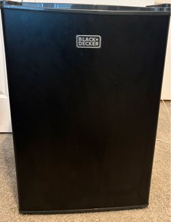 BLACK + DECKER Mini Fridge & Freezer