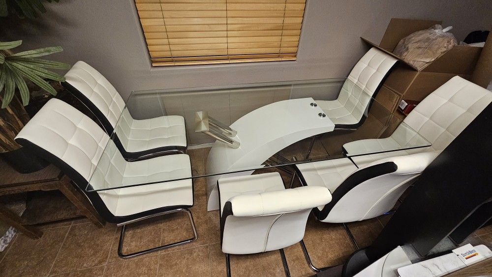 Modern Tempered Glass Table and 6 Chairs