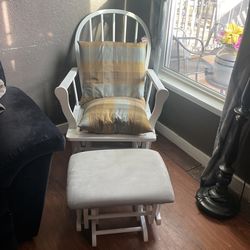 Rocker Chair With Foo
